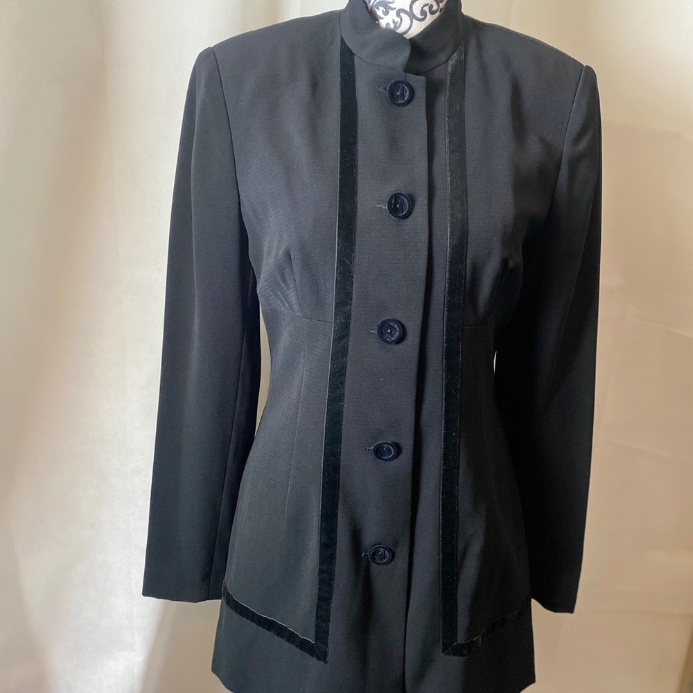 NANETTE LAPORE black Mandarin collar suit.